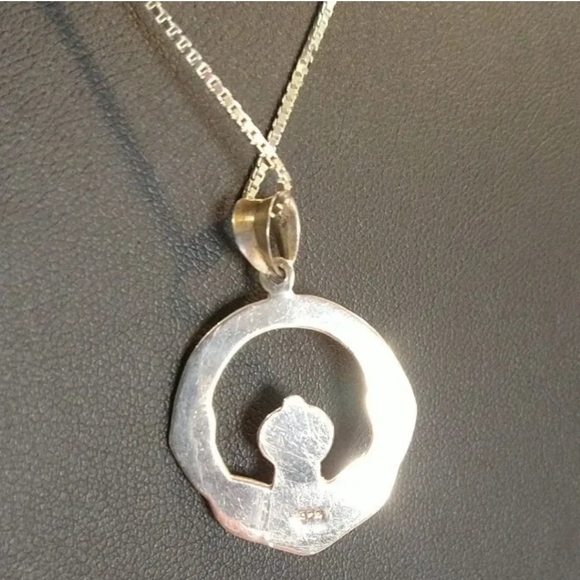 Vintage 925 Sterling Silver Claddagh Necklace Designer IBB Pendant on Box Chain - Picture 2 of 7